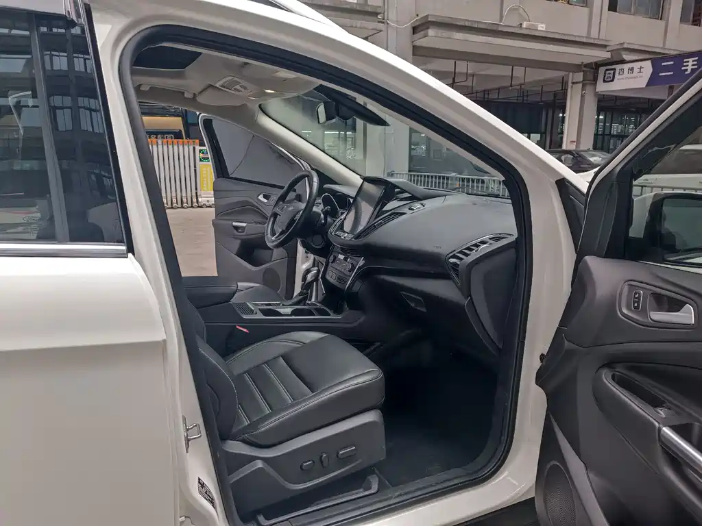 Ford Kuga 2020 — фото 11