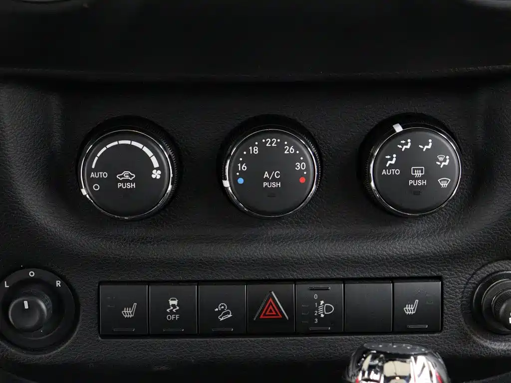 Jeep Wrangler 2017 — фото 14