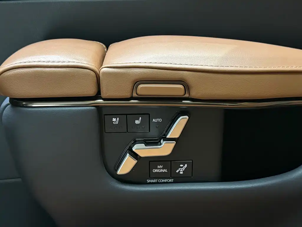 Toyota Vellfire 2023 — фото 16