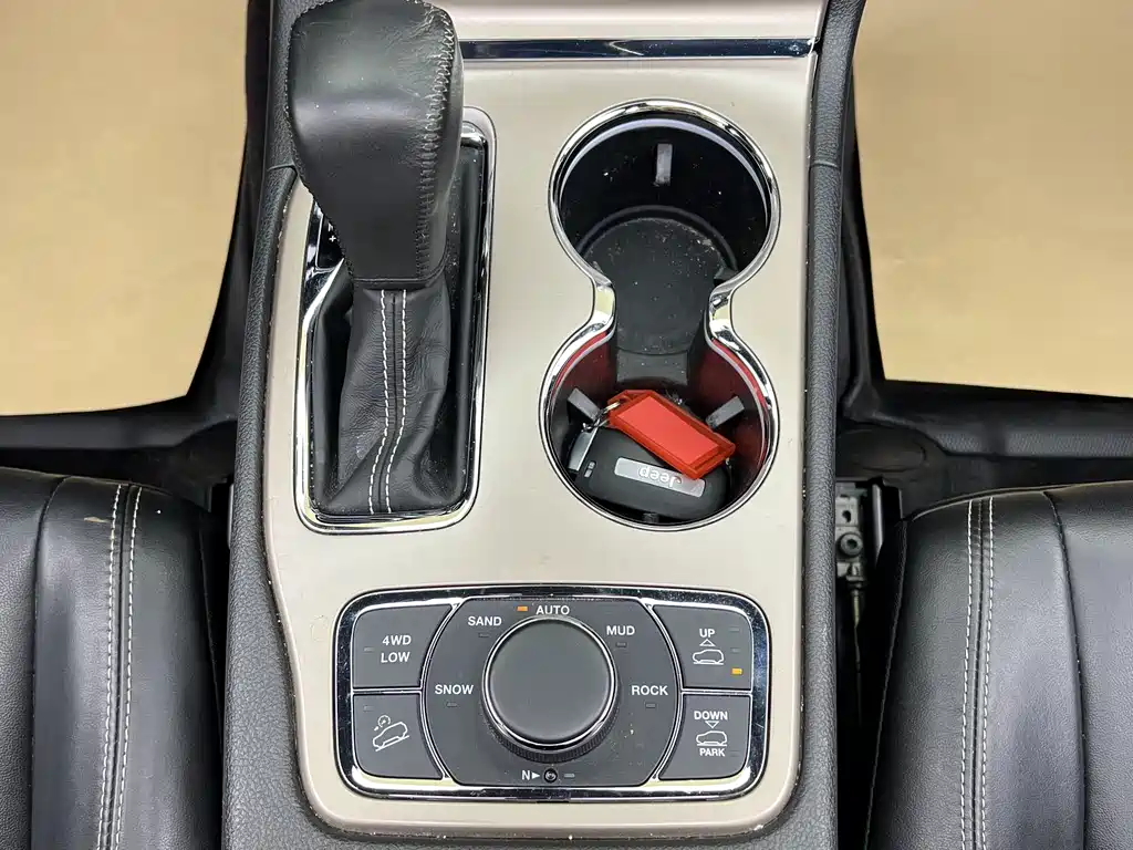 Jeep Grand Cherokee 2019 — фото 26
