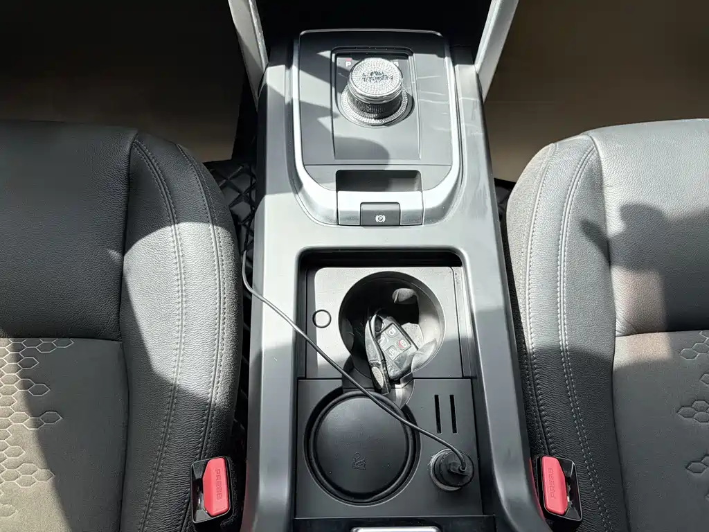 Land Rover Discovery Sport 2017 — фото 15