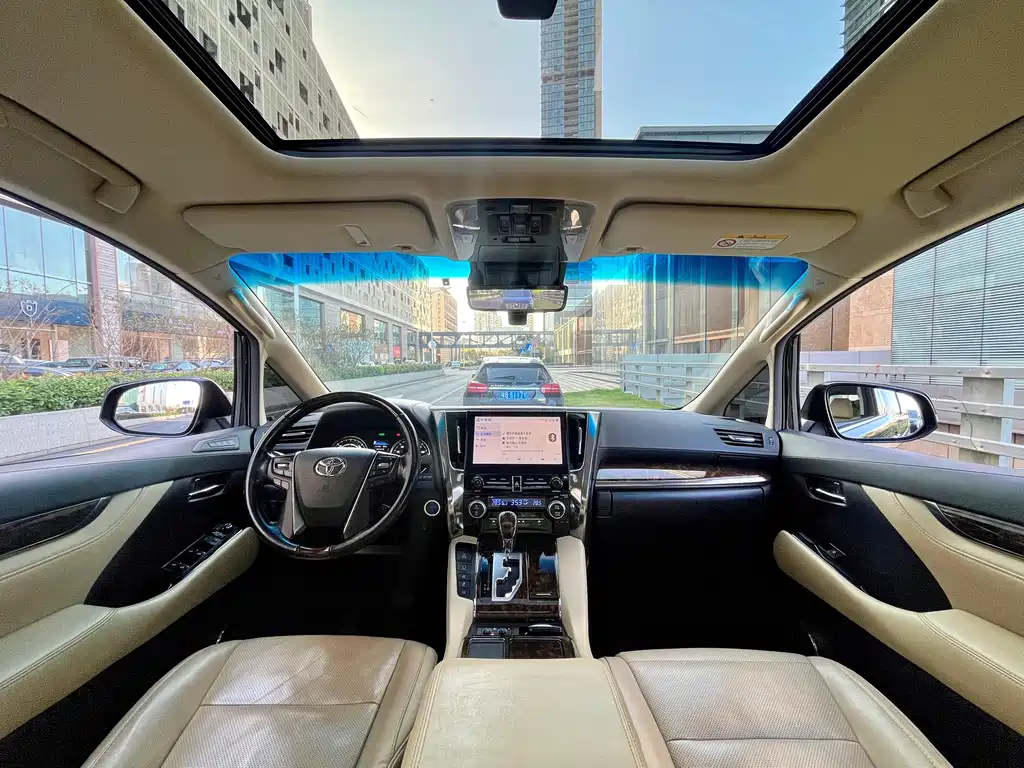 Toyota Alphard 2020 — фото 11