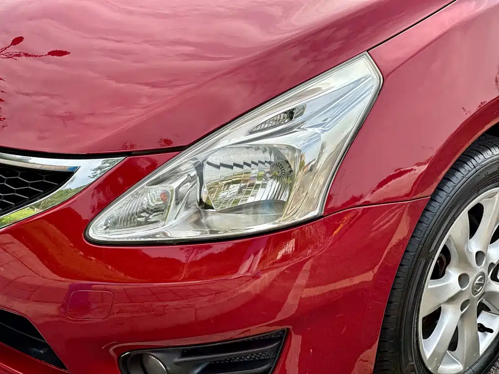 Nissan Tiida 2011 — фото 15