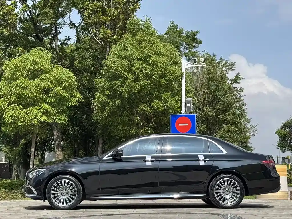 Mercedes-Benz E-Class 2023 — фото 10