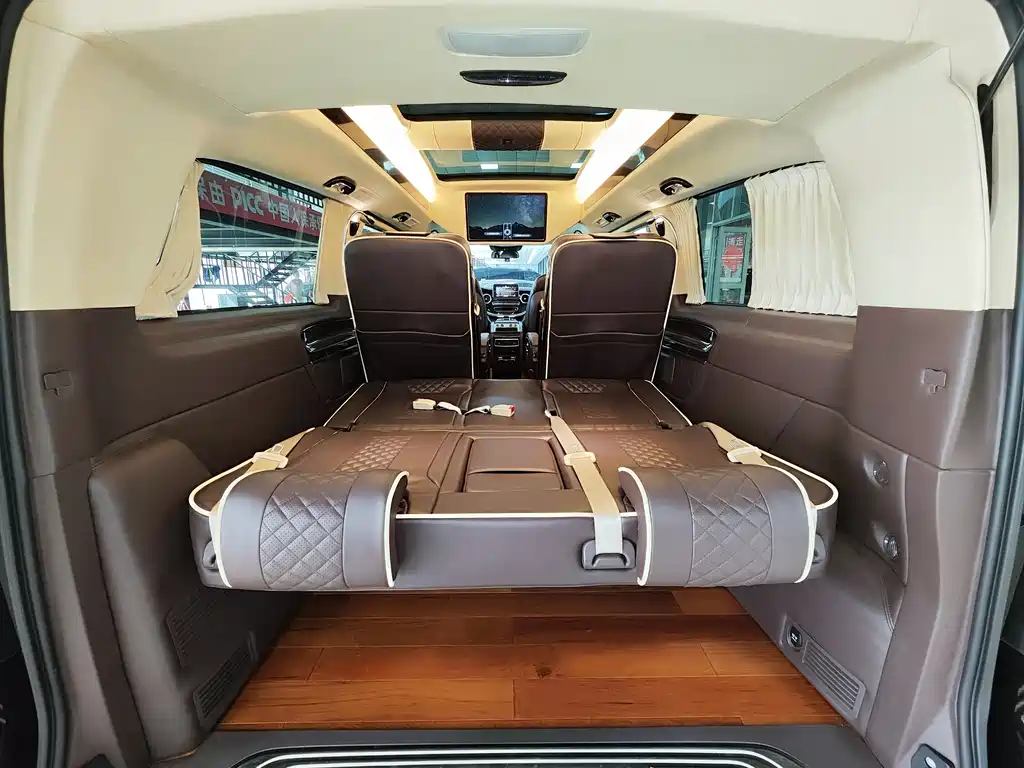 Mercedes-Benz V-Class 2018 — фото 26