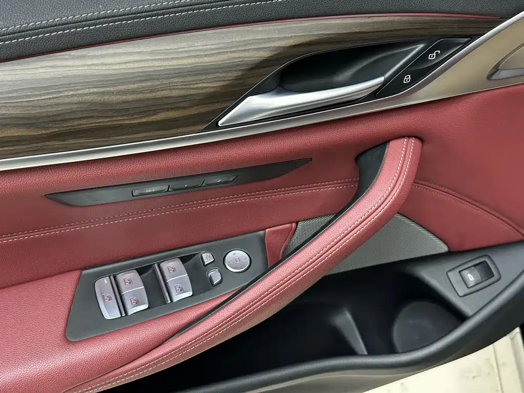 BMW 5 Series 2021 — фото 14
