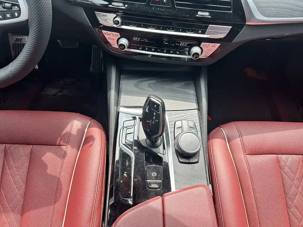 BMW 5 Series 2021 — фото 10
