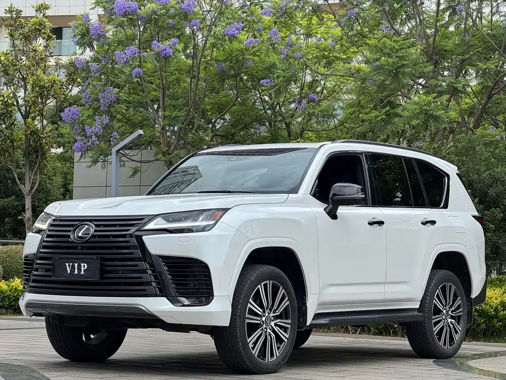Lexus LX 2023 — фото 1