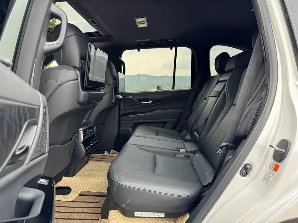 Lexus LX 2023 — фото 12