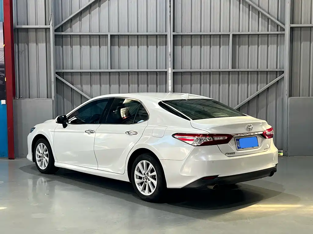 Toyota Camry 2021 — фото 9