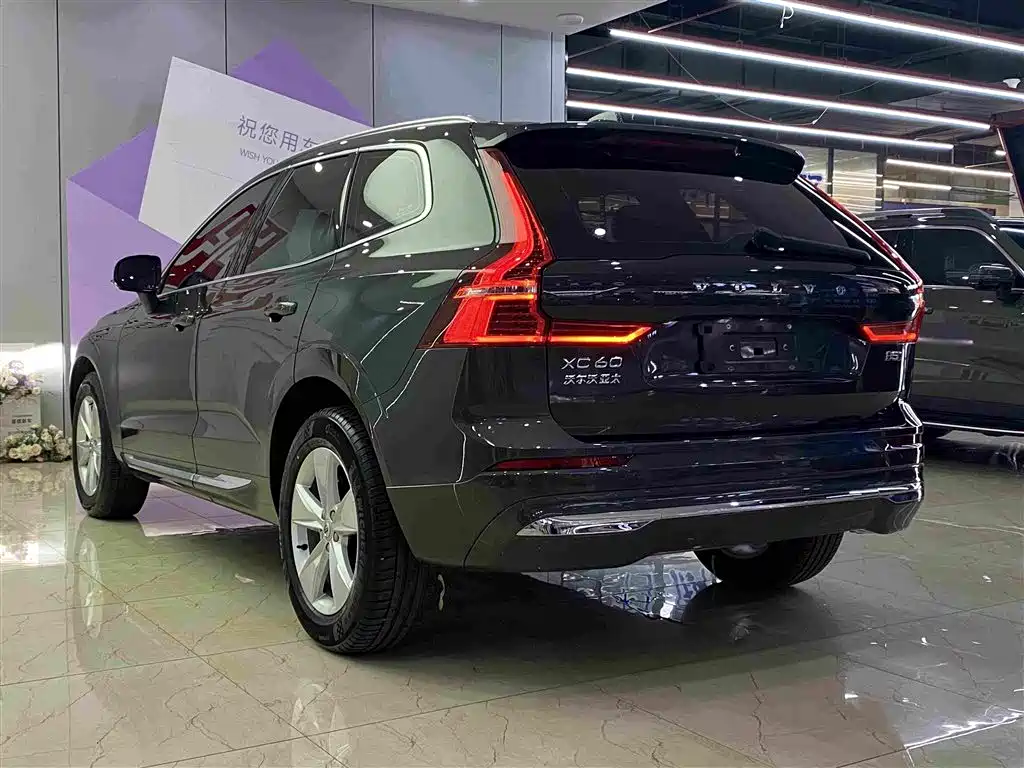 Volvo XC60 2021 — фото 17