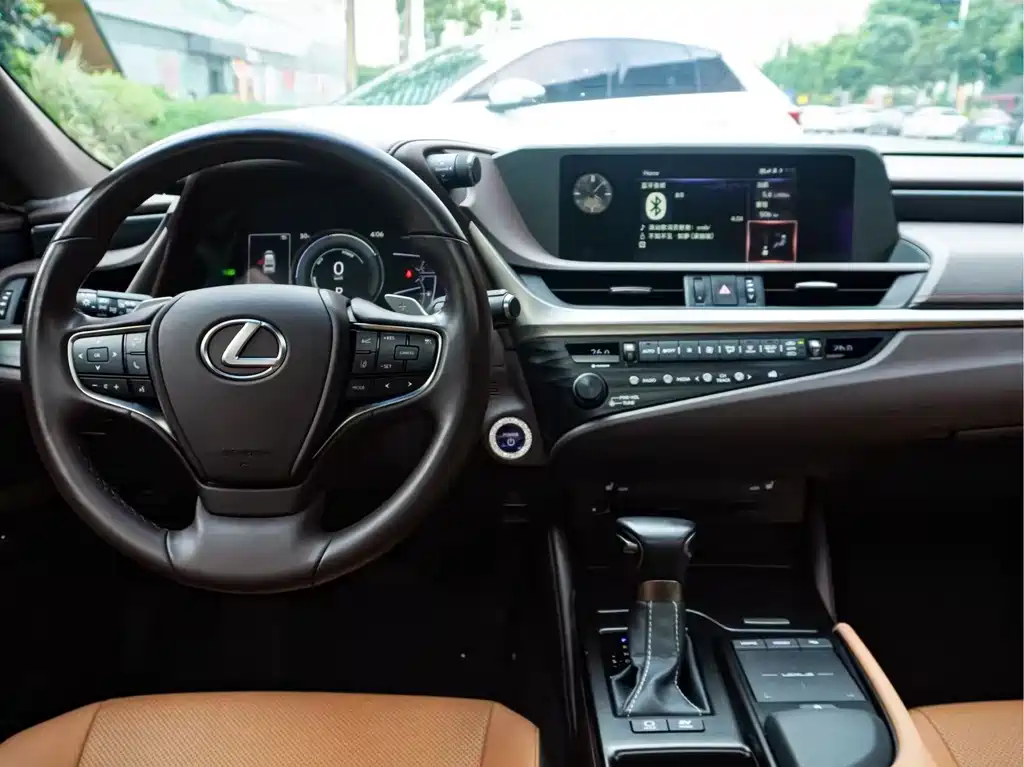 Lexus ES 2020 — фото 17