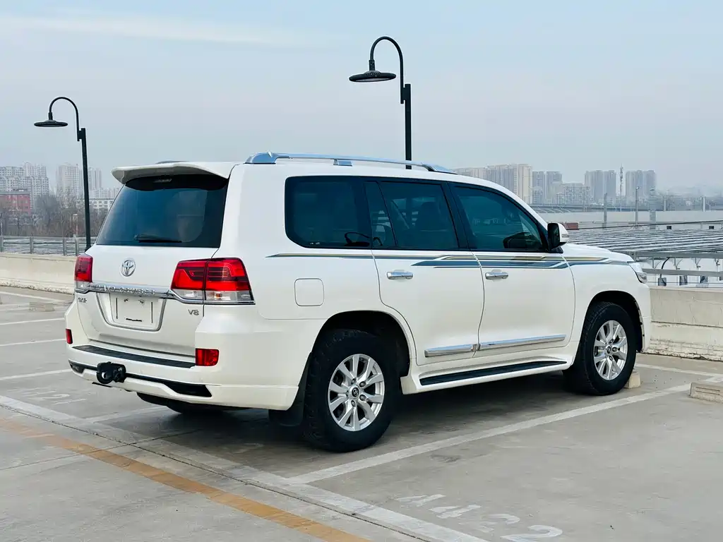 Toyota Land Cruiser 2018 — фото 4