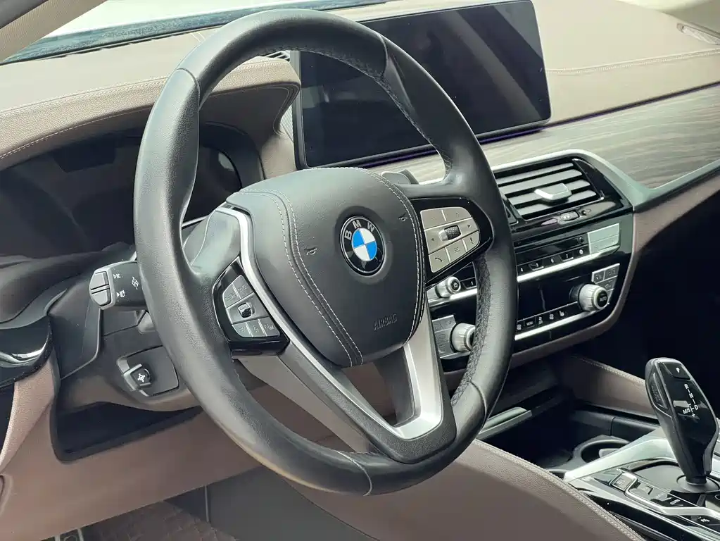 BMW 5 Series 2021 — фото 11