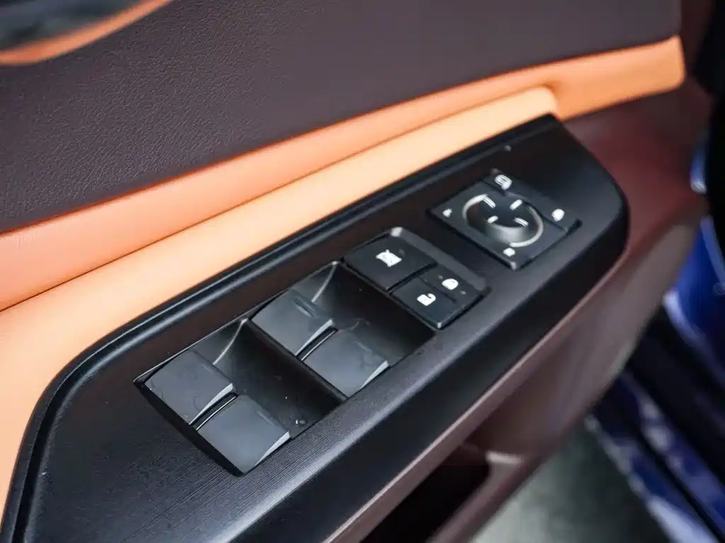 Lexus ES 2020 — фото 25