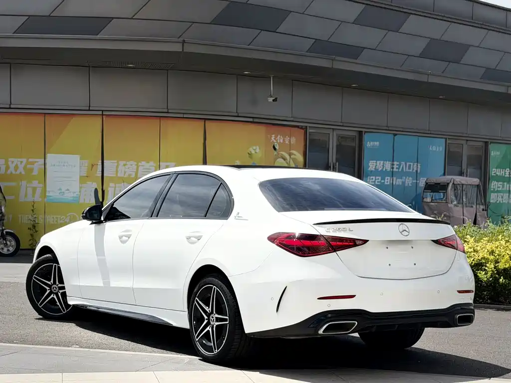 Mercedes-Benz C-Class 2025