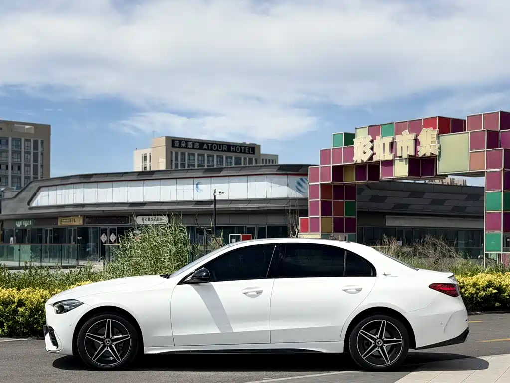 Mercedes-Benz C-Class 2025