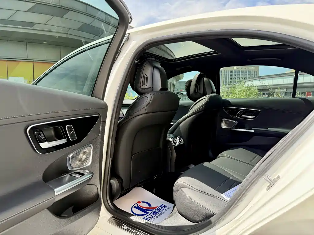 Mercedes-Benz C-Class 2025