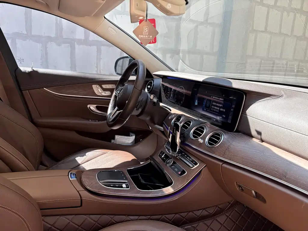 Mercedes-Benz E-Class 2019 — фото 15