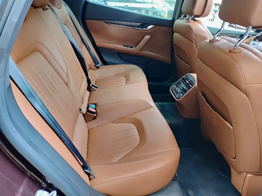 Maserati Quattroporte 2015 — фото 11