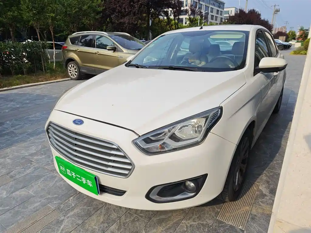 Ford Escort 2015 — фото 1