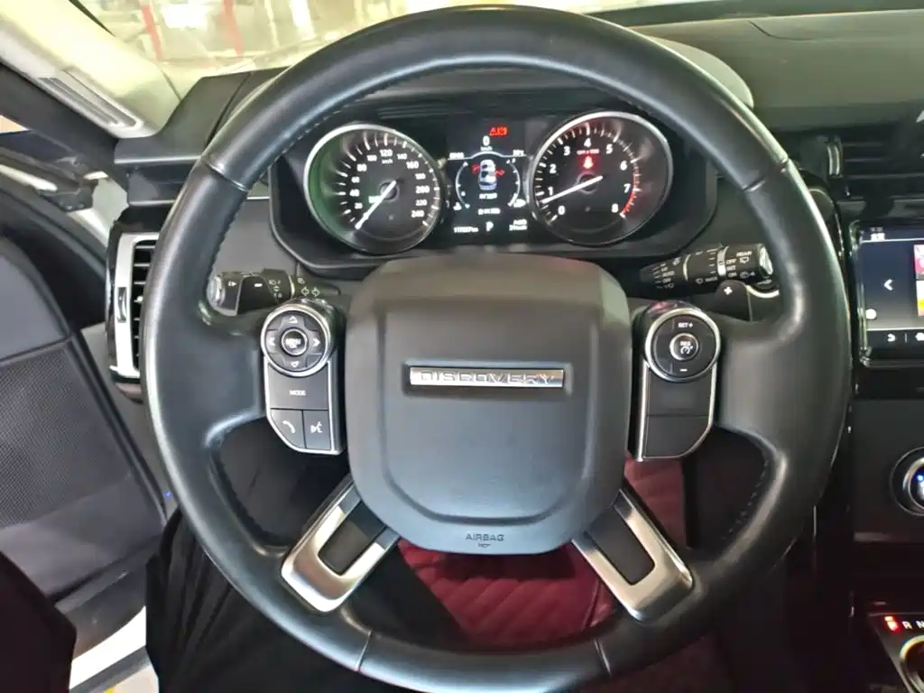 Land Rover Discovery 2017 — фото 11