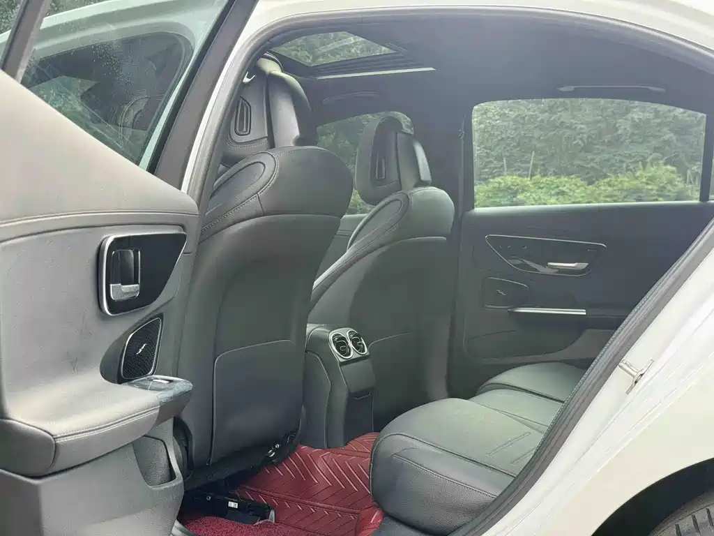 Mercedes-Benz C-Class 2023