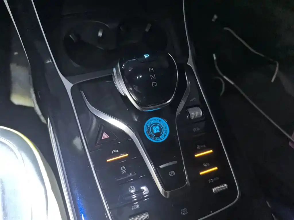BYD Qin PLUS 2022 — фото 10