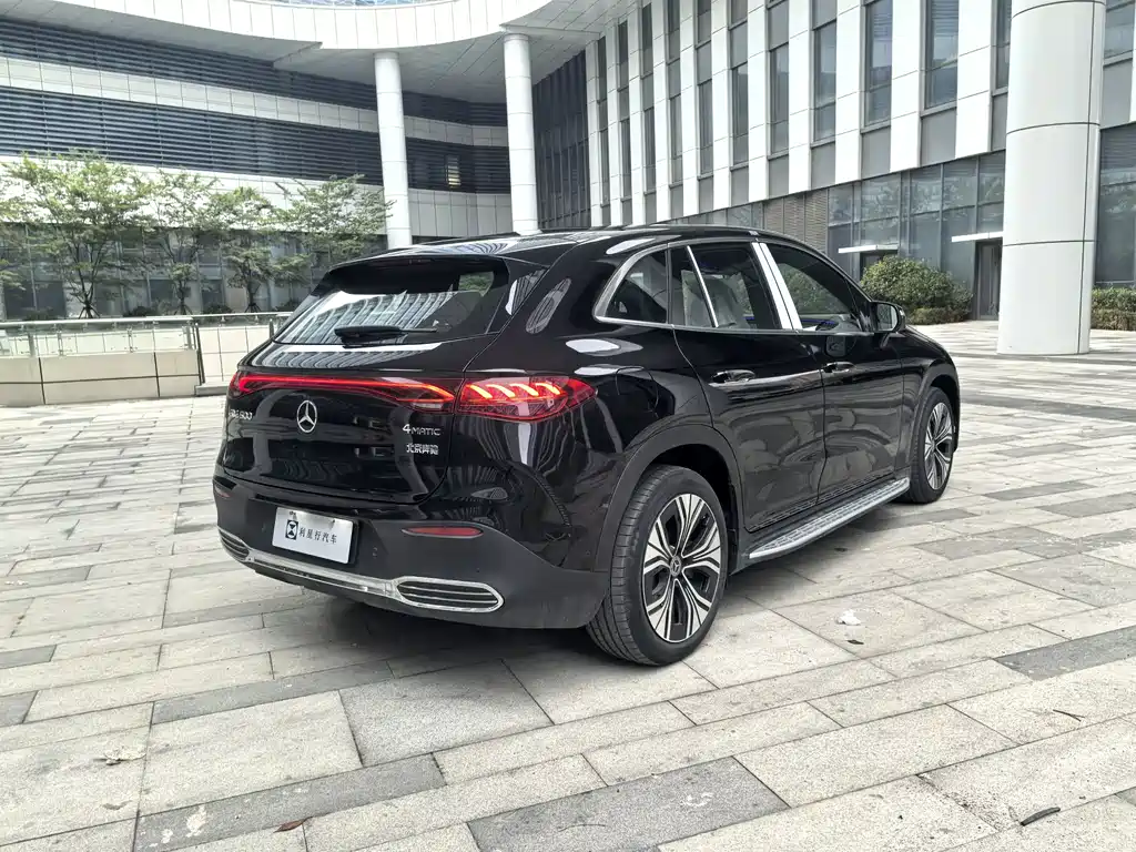 Mercedes-Benz EQE SUV 2025