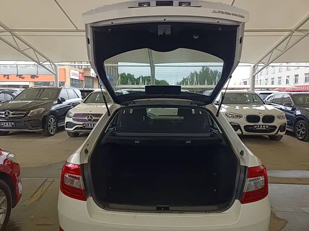 Skoda Octavia 2018 — фото 19