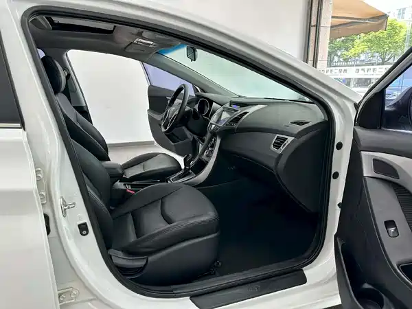 Hyundai Elantra Langdong 2013