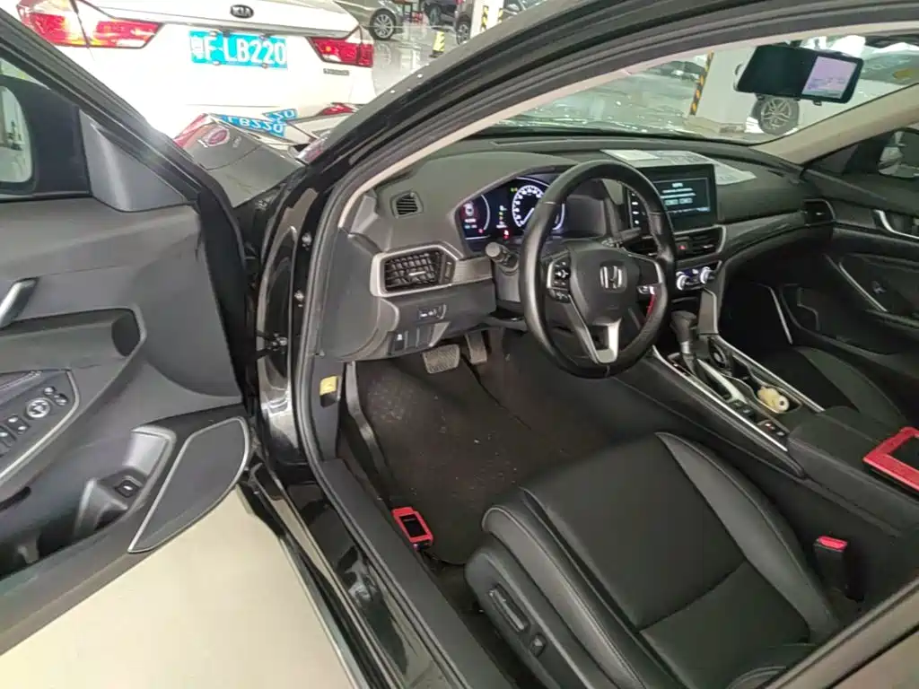Honda Accord 2023 — фото 16