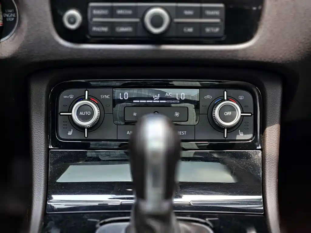 Volkswagen Touareg 2016 — фото 20