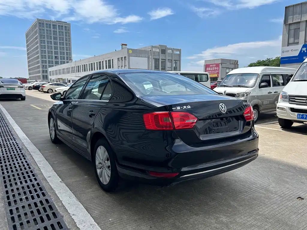 Volkswagen Sagitar 2013