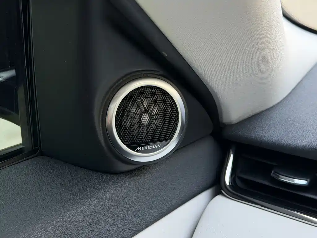 Land Rover Range Rover Evoque 2022 — фото 11