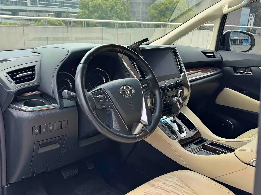 Toyota Alphard 2020 — фото 7