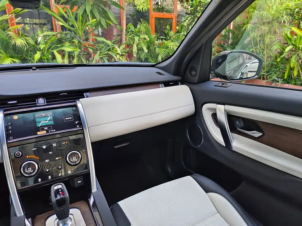 Land Rover Discovery Sport 2023 — фото 14