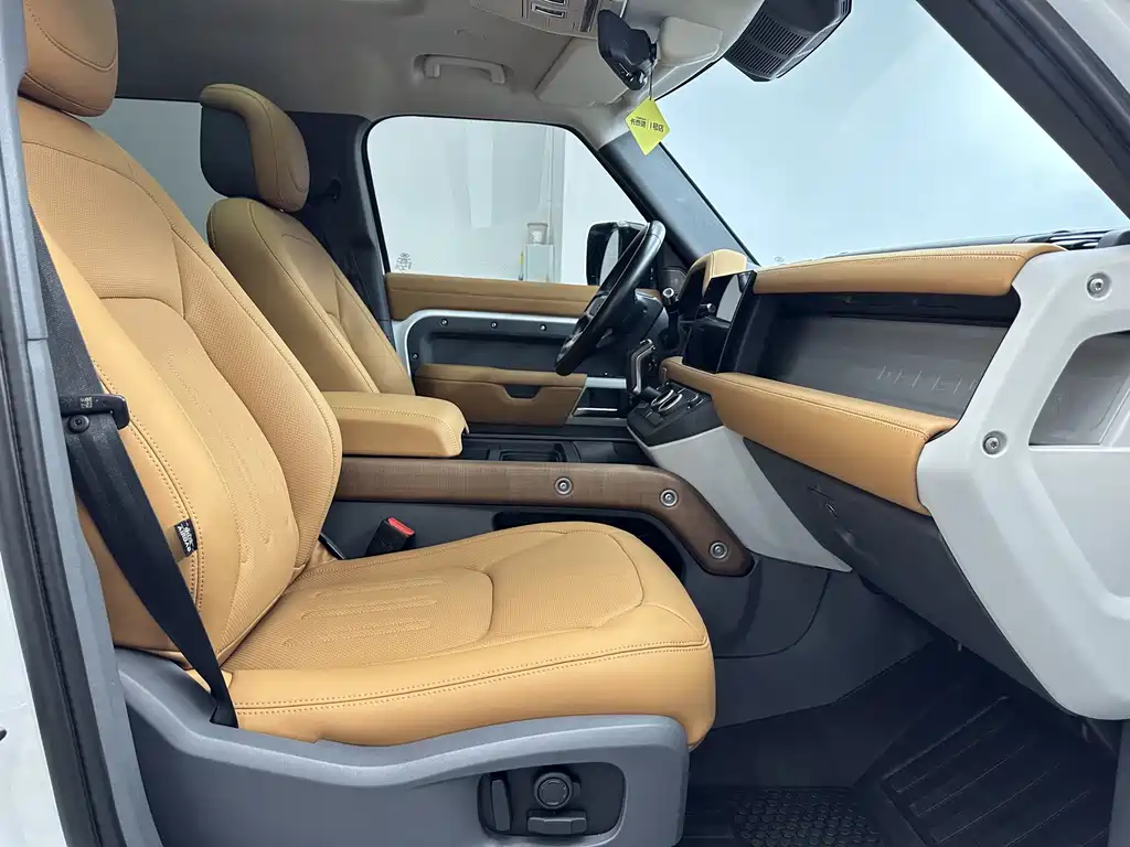 Land Rover Defender 2021 — фото 12