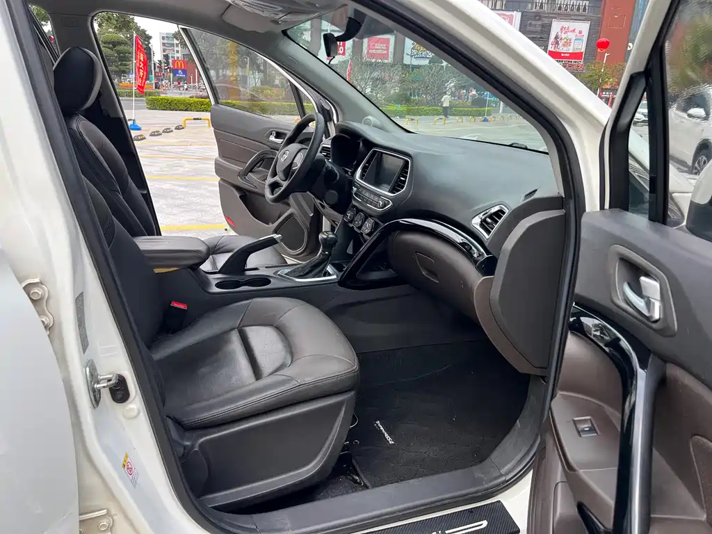 GAC Motor Trumpchi GS4 2015 — фото 11