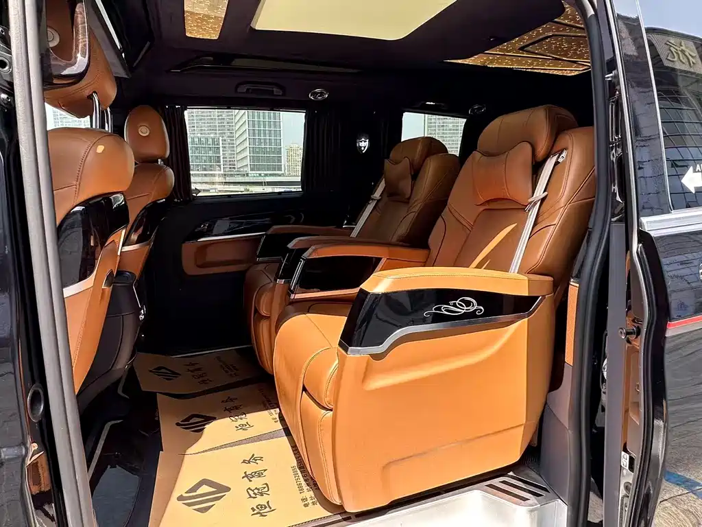 Mercedes-Benz V-Class 2022 — фото 12
