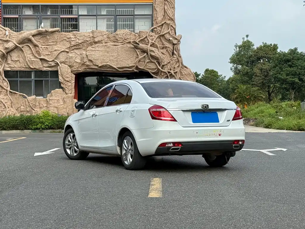 Geely Emgrand 2015 — фото 4