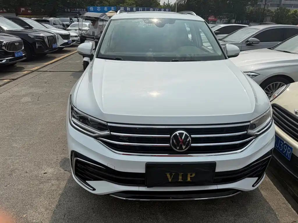 Volkswagen Tiguan L 2023 — фото 3