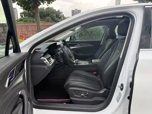 Hongqi H5 2022