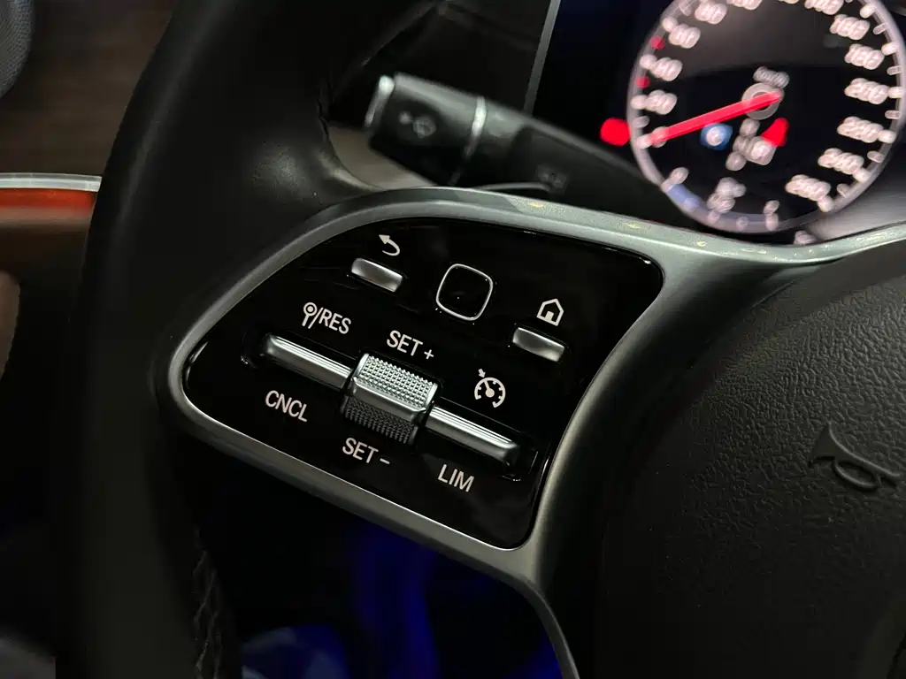 Mercedes-Benz E-Class 2020 — фото 19