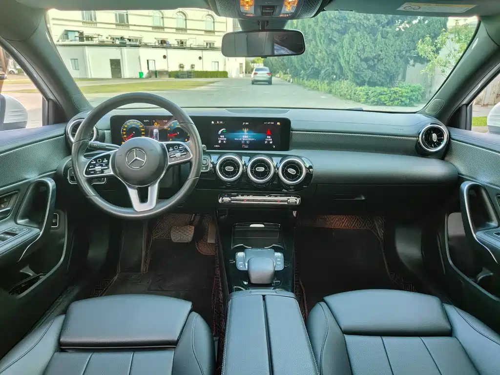 Mercedes-Benz A-Class 2022 — фото 6