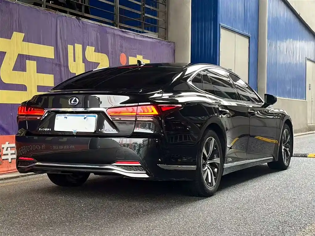 Lexus LS 2022