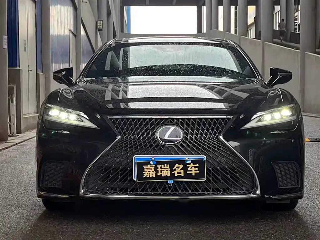 Lexus LS 2022