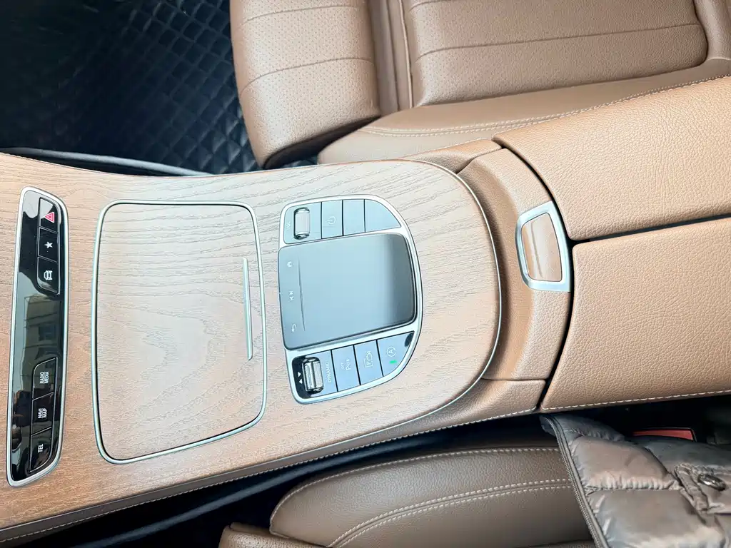 Mercedes-Benz E-Class 2023 — фото 8