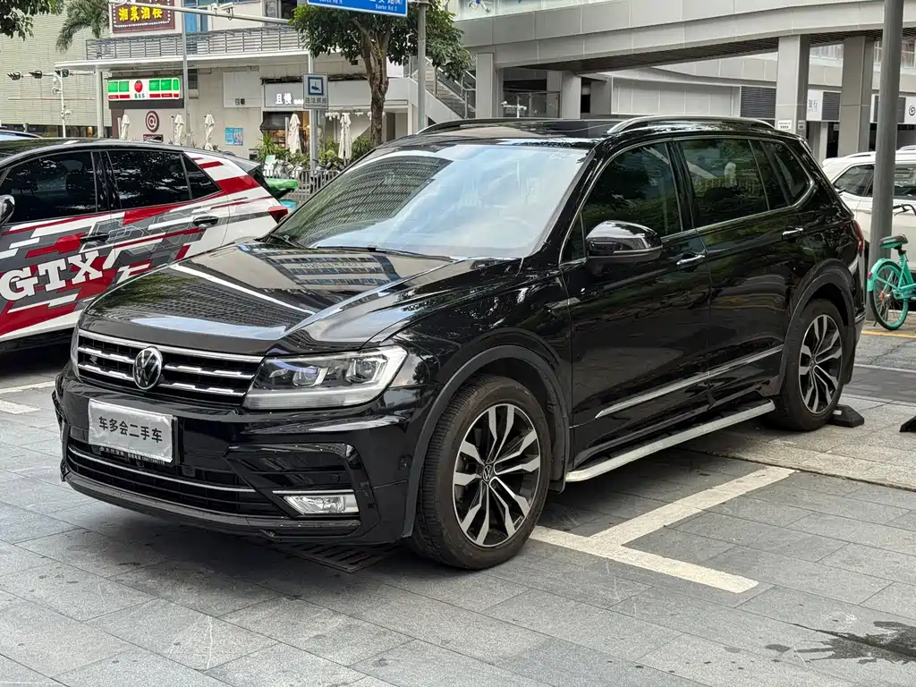 Volkswagen Tiguan L 2020 — фото 1