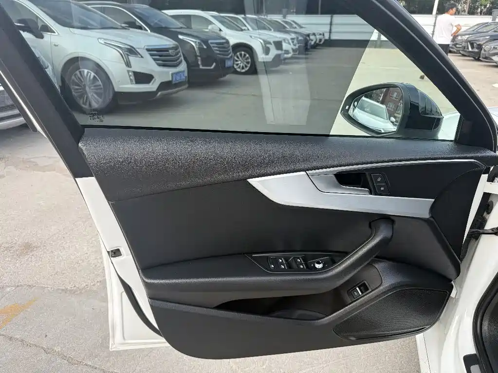Audi A4L 2018